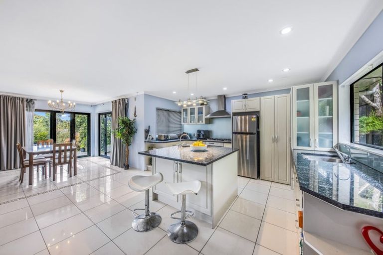 Photo of property in 86 San Marino Drive West, Henderson, Auckland, 0612