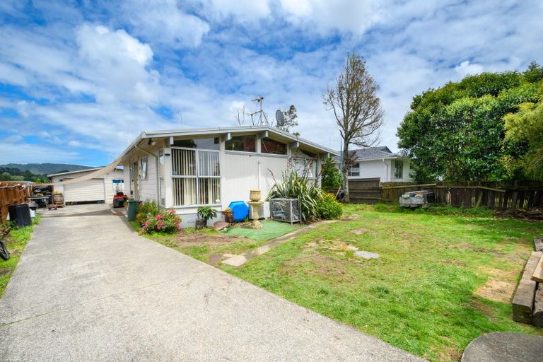 Photo of property in 35 Tabitha Crescent, Henderson, Auckland, 0612