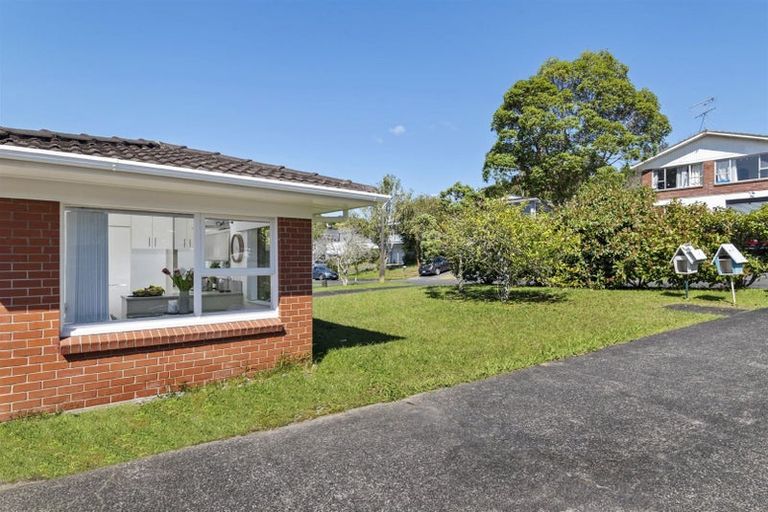 Photo of property in 1/12 Keldale Place, Forrest Hill, Auckland, 0620