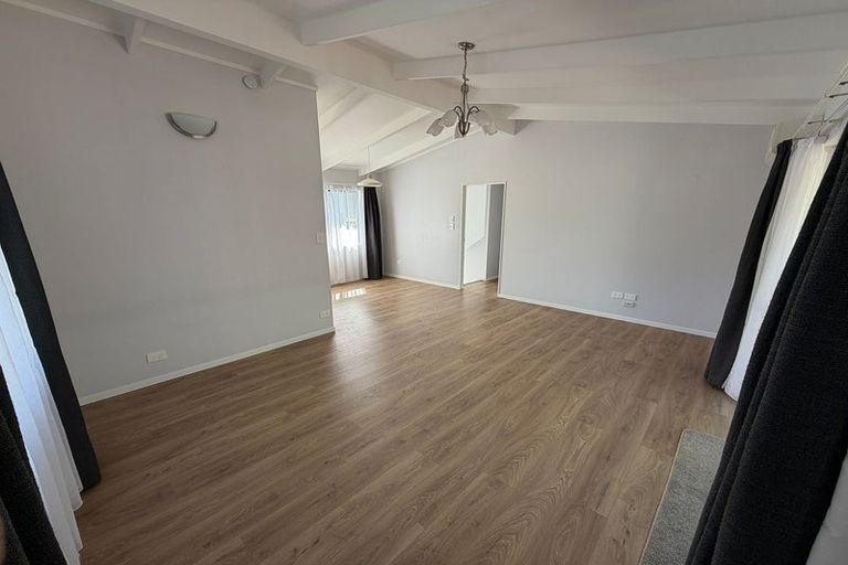 Photo of property in 5 Kearney Place, Massey, Auckland, 0614