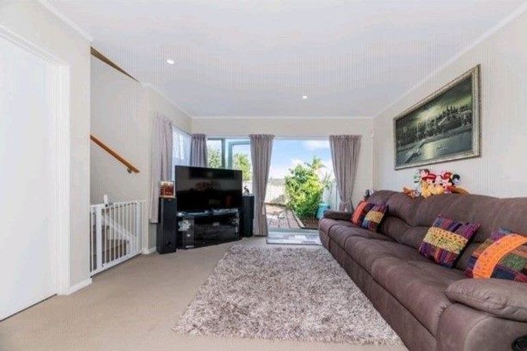 Photo of property in 25 Stephen Avenue, Henderson, Auckland, 0610
