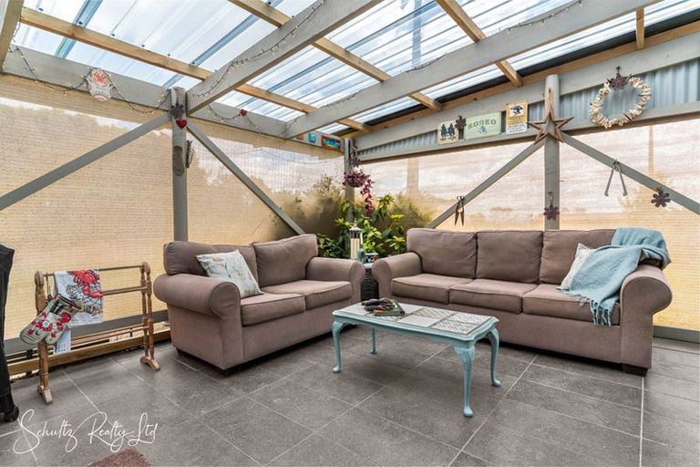 Photo of property in 17 Oparakau Road, Matakohe, 0594