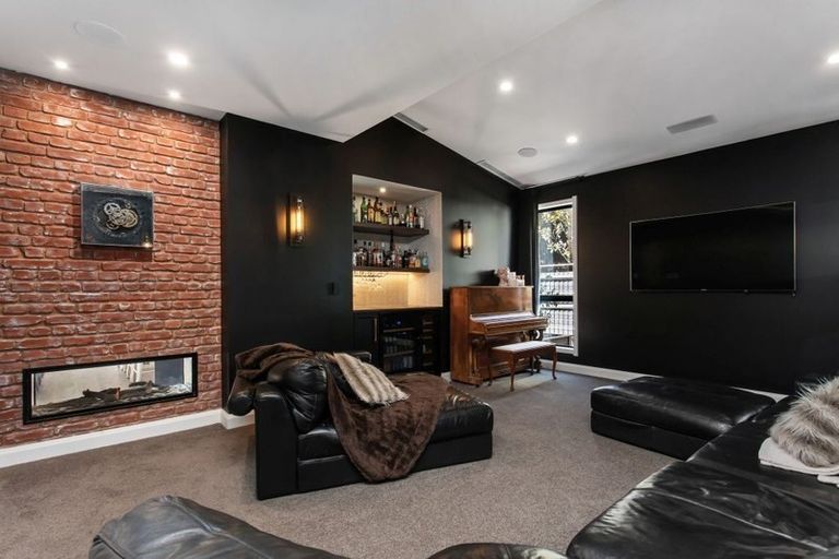 Photo of property in 16 Fendalton Road, Fendalton, Christchurch, 8014