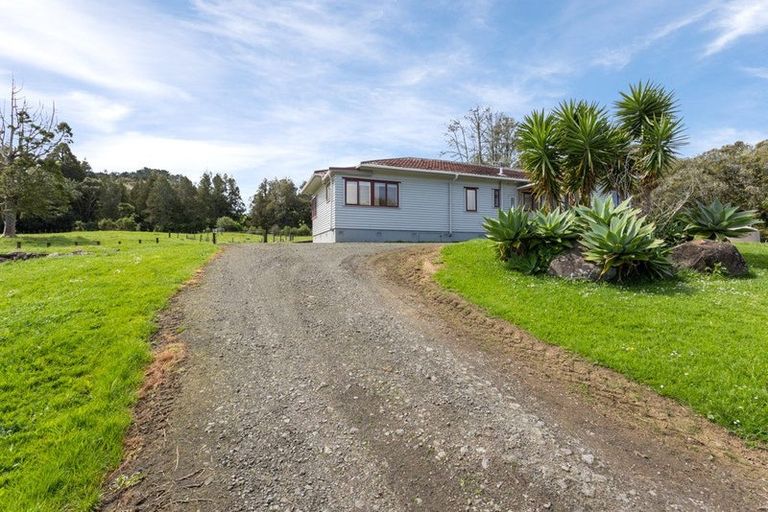 Photo of property in 369 Mangakura Road, Helensville, 0875