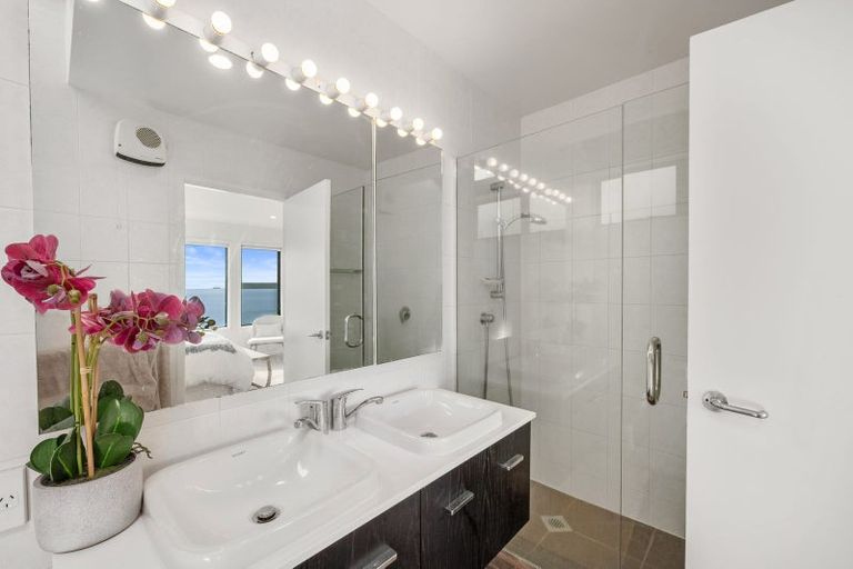 Photo of property in 1/15 Craig Road, Milford, Auckland, 0620