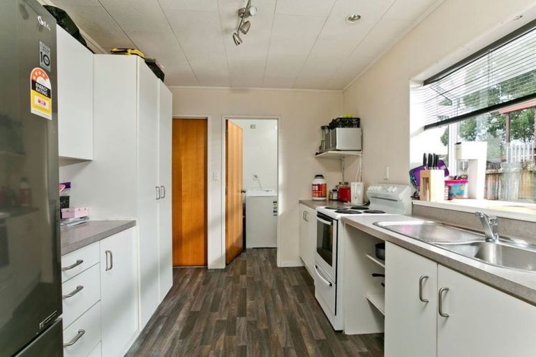 Photo of property in 14 Jumento Place, Unsworth Heights, Auckland, 0632