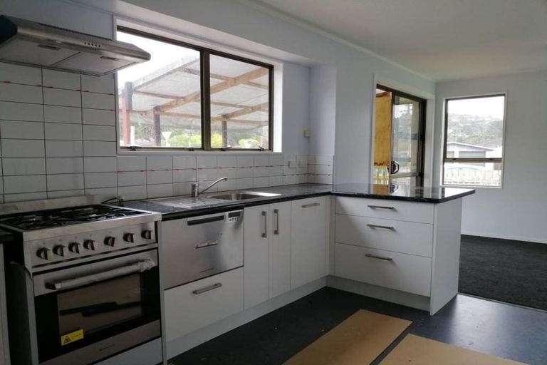 Photo of property in 35 Glen Road, Stokes Valley, Lower Hutt, 5019