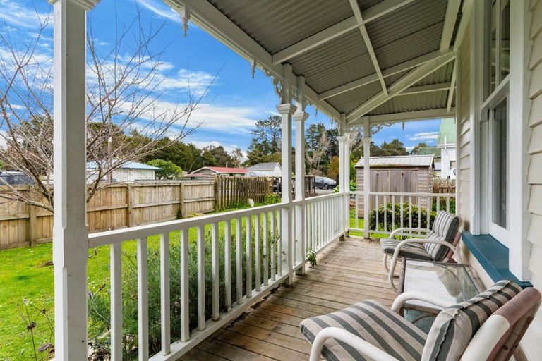 Photo of property in 10 Franklin Road, Paparoa, 0571