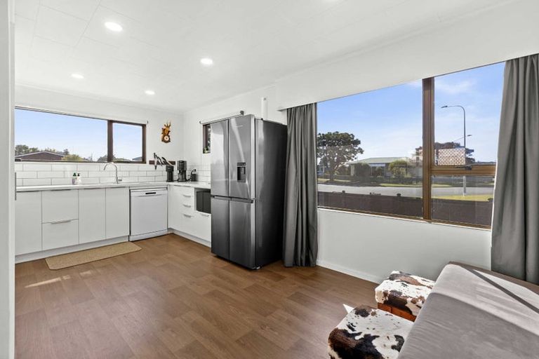 Photo of property in 34 Shortland Street, Tamatea, Napier, 4112