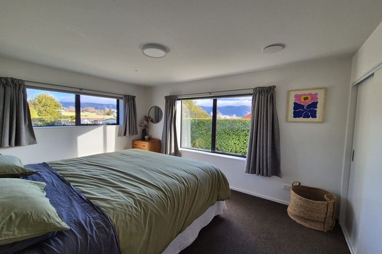 Photo of property in 2 Pukeko Place, Wanaka, 9305