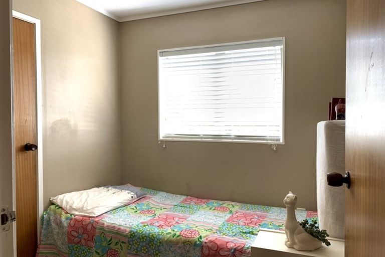 Photo of property in 1/24 Curacao Place, Half Moon Bay, Auckland, 2012