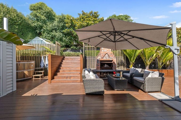 Photo of property in 122 Pendarves Street, New Plymouth, 4312