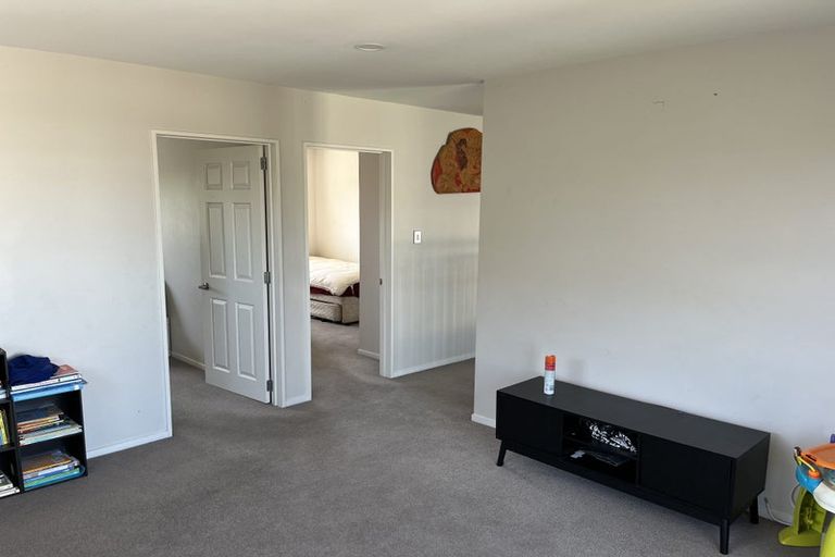 Photo of property in 18 Nicholas Gibbons Drive, Clendon Park, Auckland, 2103