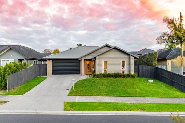 Photo of property in 14 Will Street, Huapai, Kumeu, 0810