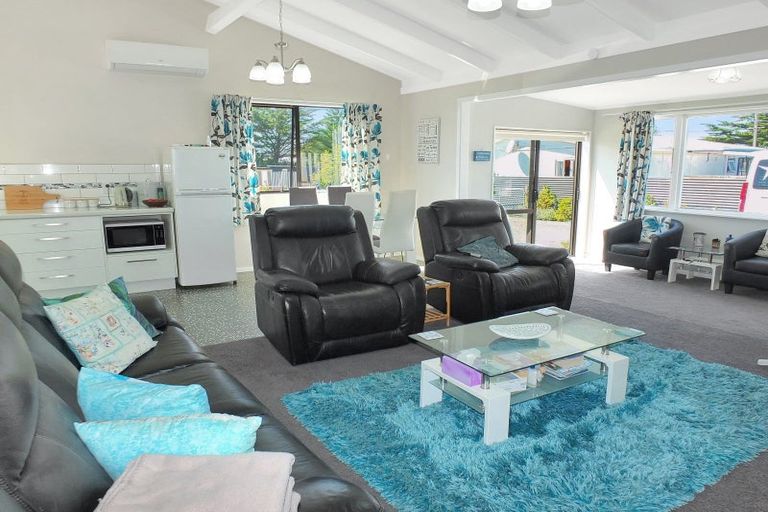 Photo of property in 8a Holben Parade, Foxton Beach, Foxton, 4815