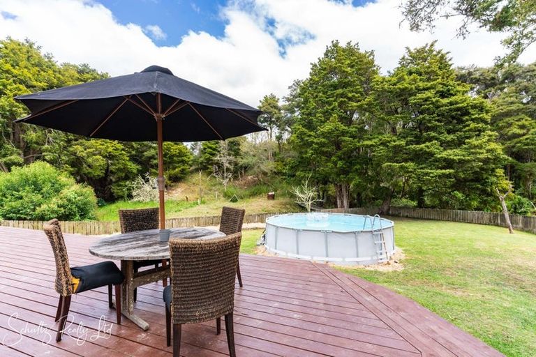 Photo of property in 17 Franklin Road, Paparoa, 0571
