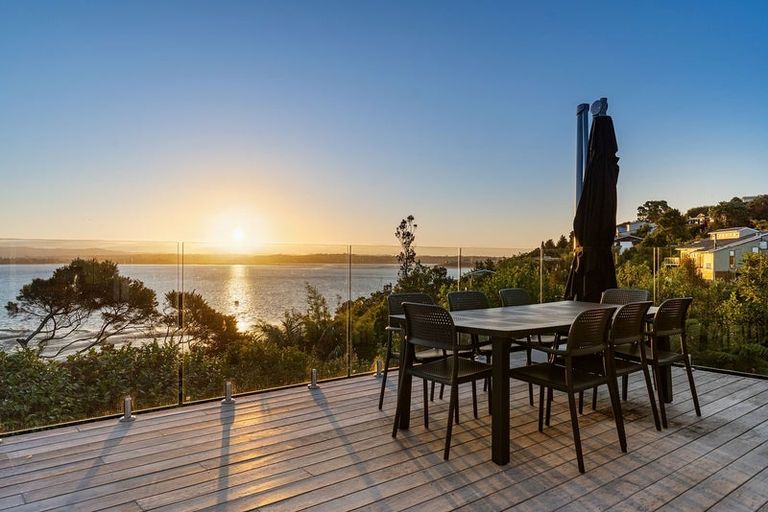 Photo of property in 5 Poaka Place, Beach Haven, Auckland, 0626