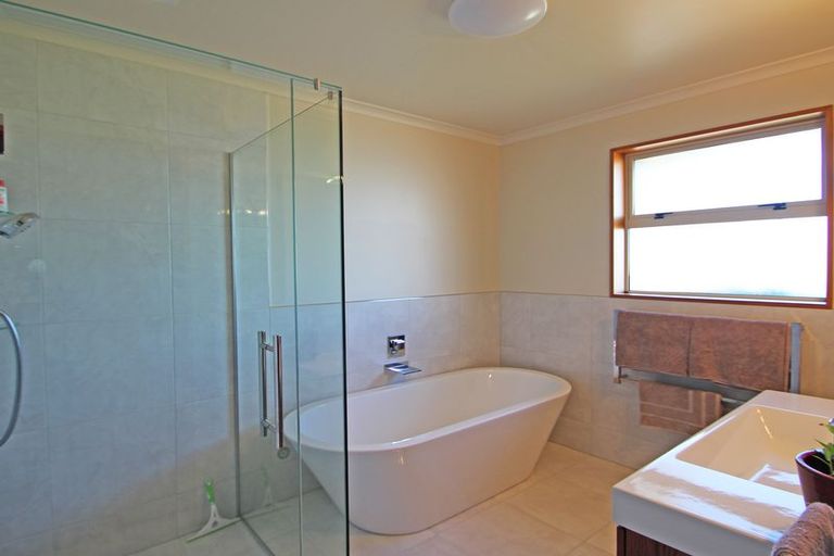 Photo of property in 54 Awamoa Road, Holmes Hill, Oamaru, 9401