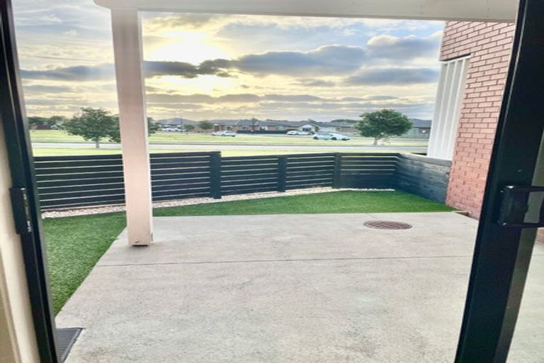 Photo of property in 12 Fermi Lane, Papakura, 2110