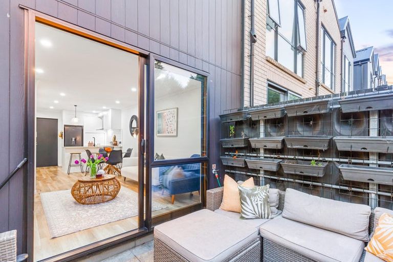 Photo of property in 32 Wharara Lane, Massey, Auckland, 0614