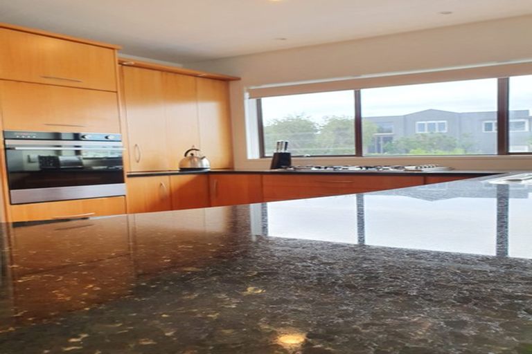 Photo of property in 1/32 Beach Road, Castor Bay, Auckland, 0620