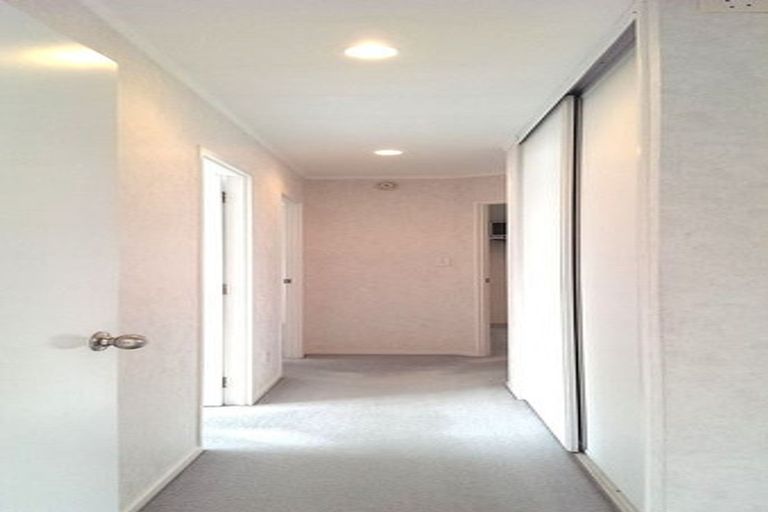 Photo of property in 14 Lanier Place, Glendene, Auckland, 0602