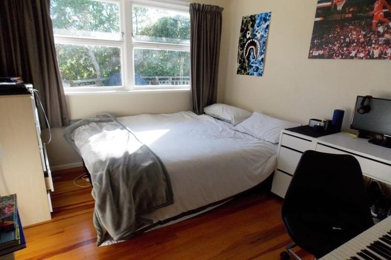 Photo of property in 38 Catherine Crescent, Paparangi, Wellington, 6037