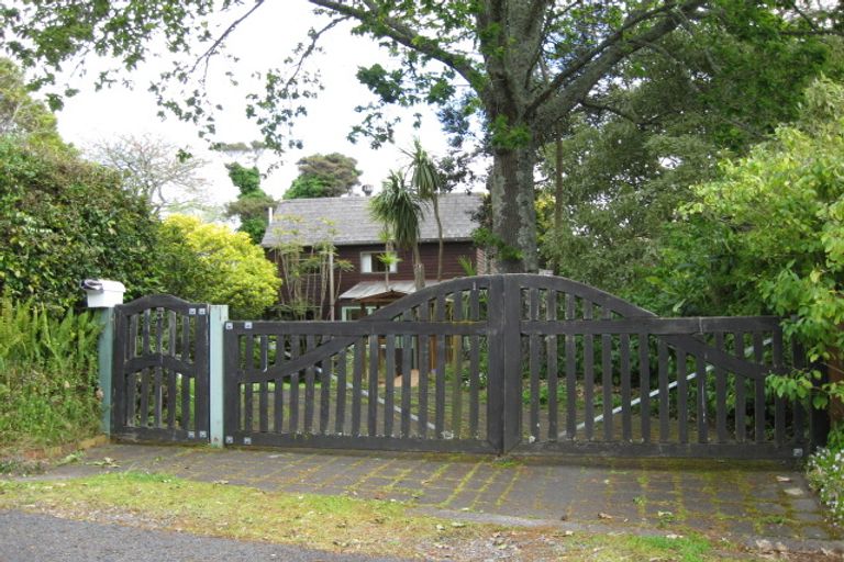 Photo of property in 5 George Avenue, Herald Island, Auckland, 0618