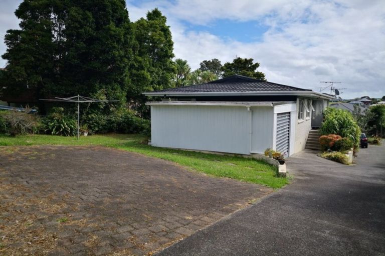 Photo of property in 1/454 East Coast Road, Windsor Park, Auckland, 0630