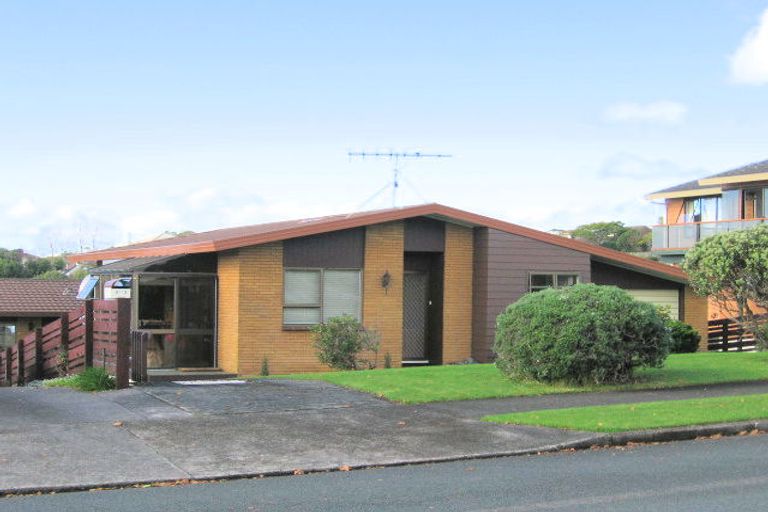 Photo of property in 1/12 Halldene Terrace, Red Beach, 0932
