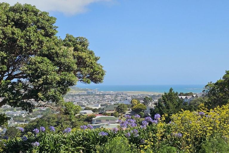 Photo of property in 13 Tamahine Street, Maupuia, Wellington, 6022