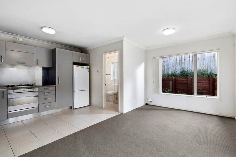 Photo of property in 3 Lismore Way, Oteha, Auckland, 0632