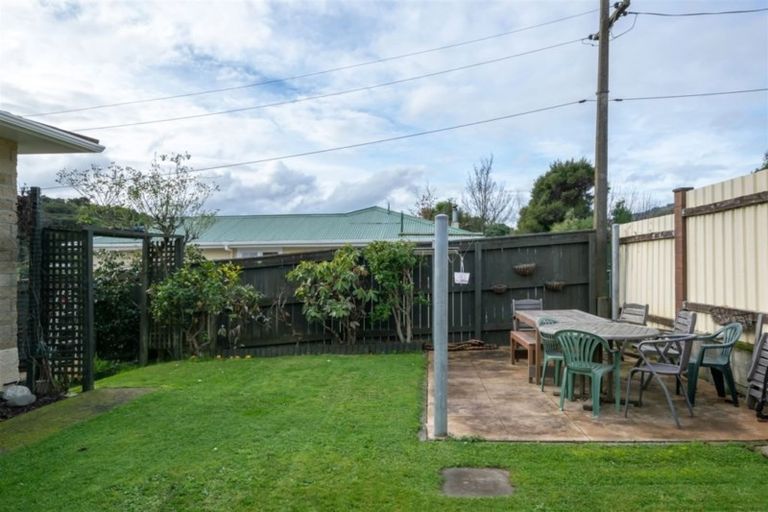 Photo of property in 51 Hampden Street, Picton, 7220