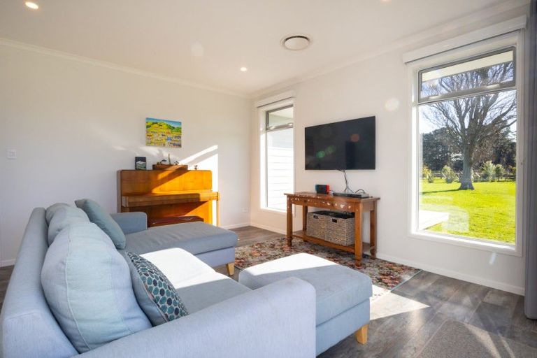 Photo of property in 1 Ashgrove Lane, Ashhurst, Palmerston North, 4470