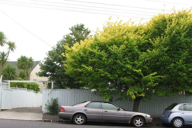 Photo of property in 175 Hinemoa Street, Birkenhead, Auckland, 0626
