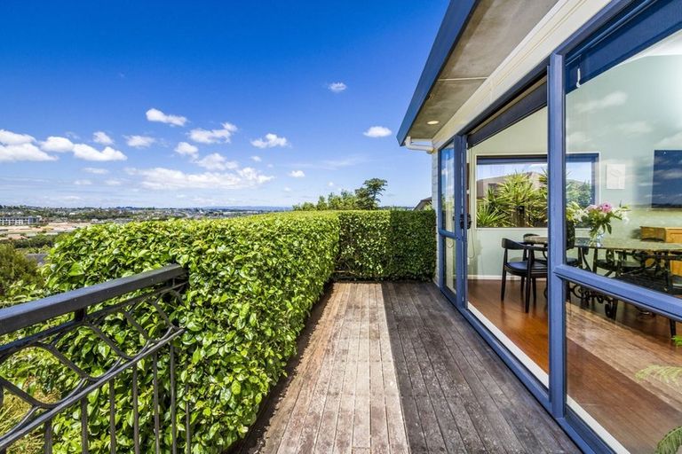Photo of property in 2/982 East Coast Road, Northcross, Auckland, 0632