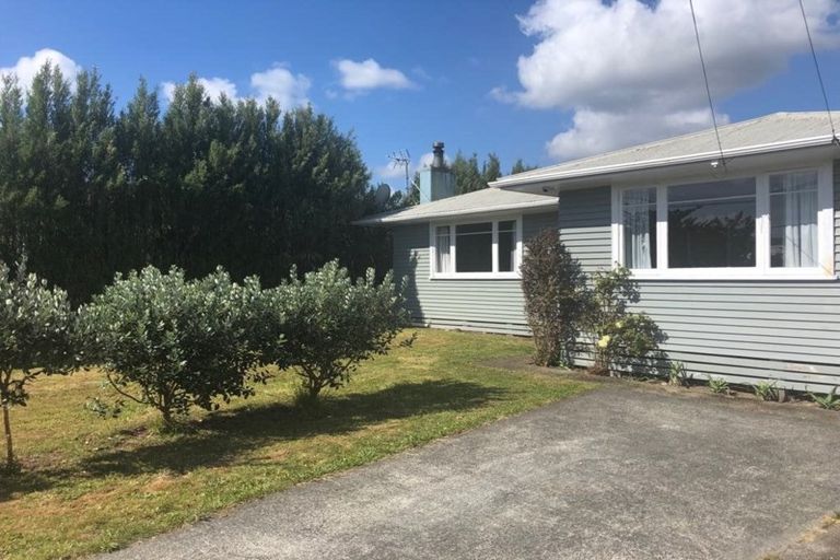 Photo of property in 18 Totara Park Road, Clouston Park, Upper Hutt, 5018