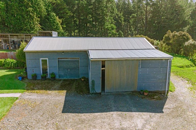 Photo of property in 722 Putara Road, Eketahuna, 4994