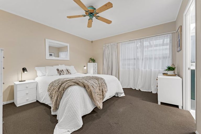 Photo of property in 1/46 Westpark Drive, West Harbour, Auckland, 0618