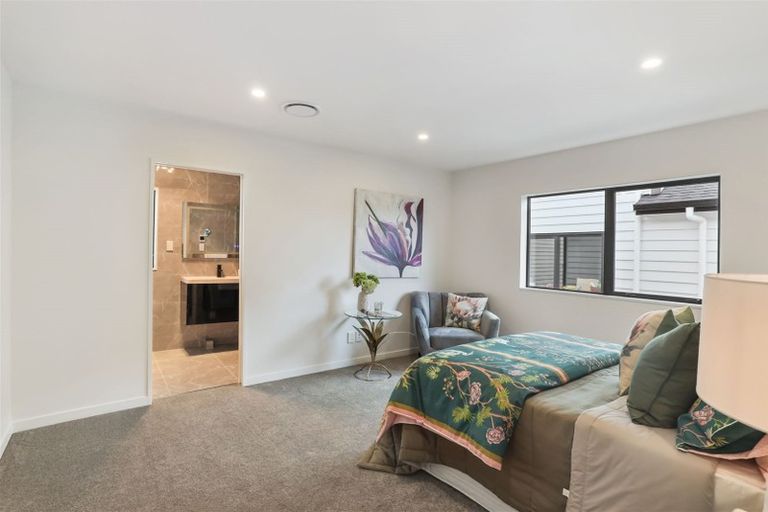 Photo of property in 5b Woodhouse Place, West Harbour, Auckland, 0618