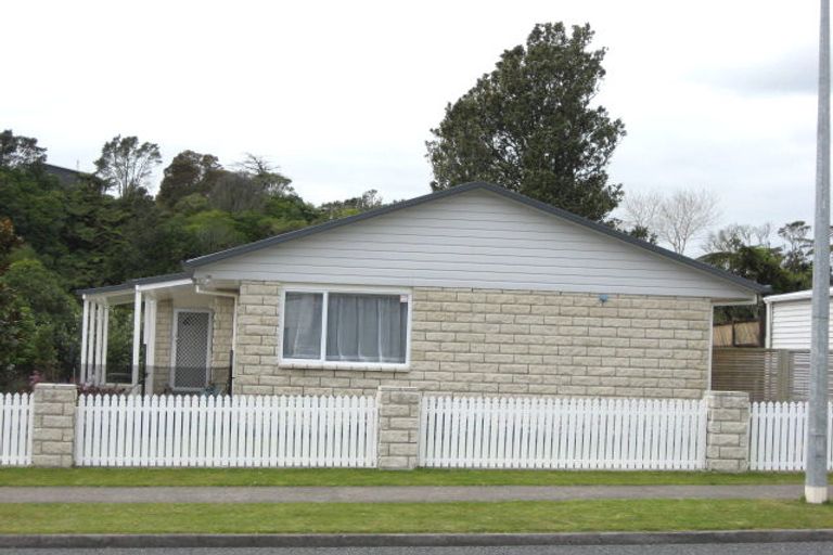 Photo of property in 68 Riversdale Drive, Merrilands, New Plymouth, 4312