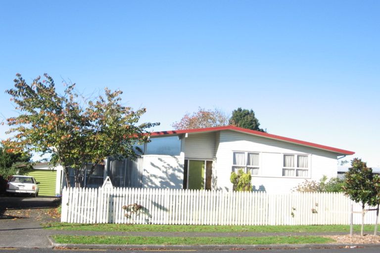 Photo of property in 24 Swallow Drive, Manurewa, Auckland, 2102