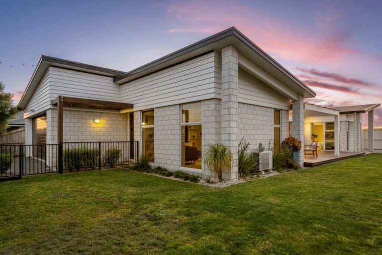 Photo of property in 26 Hiria Crescent, Papamoa Beach, Papamoa, 3118