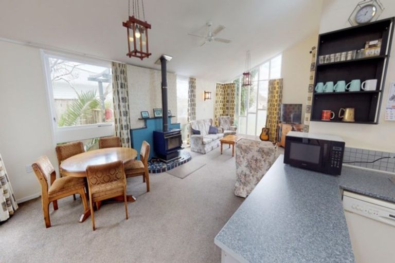 Photo of property in 32 Saint Annes Street, Levin, 5510