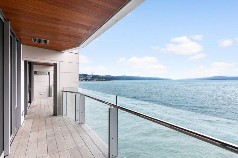 Photo of property in Clyde Quay Wharf, 2d/1 Clyde Quay Wharf, Te Aro, Wellington, 6011