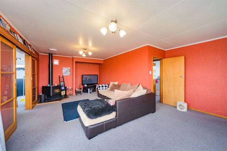 Photo of property in 5 Tararua Terrace, Cloverlea, Palmerston North, 4412
