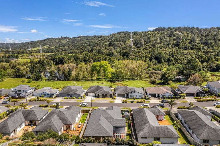 Photo of property in 21 Jeroboam Loop, Kumeu, 0810