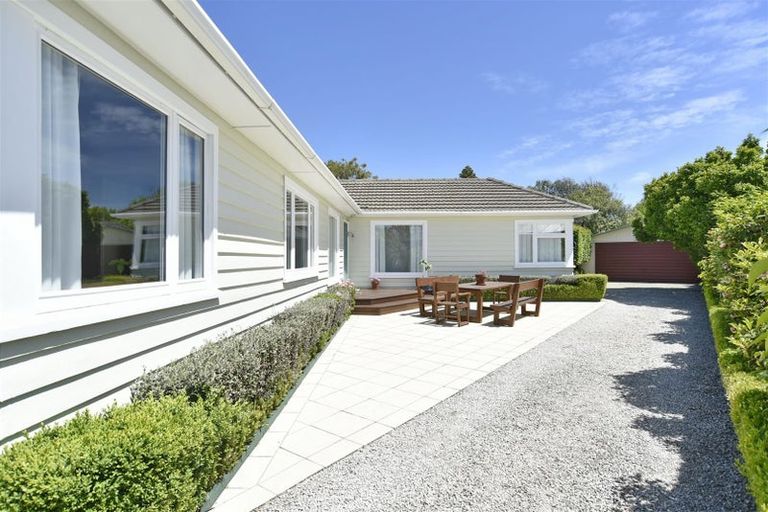 Photo of property in 6 Nyoli Street, Northcote, Christchurch, 8052