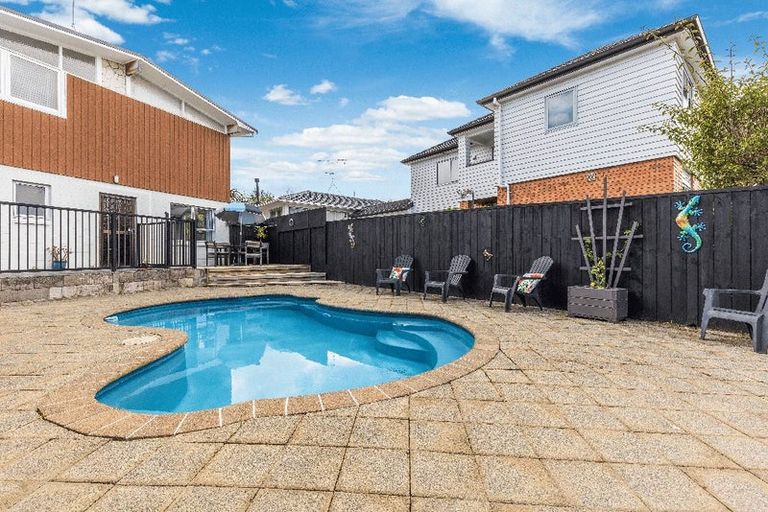 Photo of property in 12 Finlow Drive, Te Atatu South, Auckland, 0610