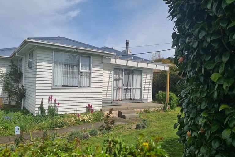 Photo of property in 24 Diamond Street, Carterton, 5713